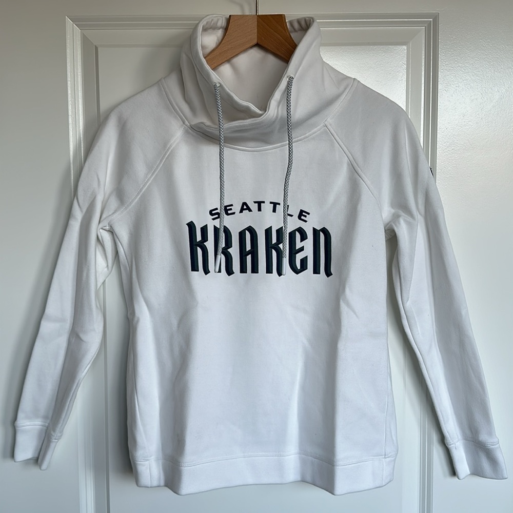 Levelwear Seattle Kraken Sweatshirt sz XS Women’s White Cowl Neck Tulip Hockey